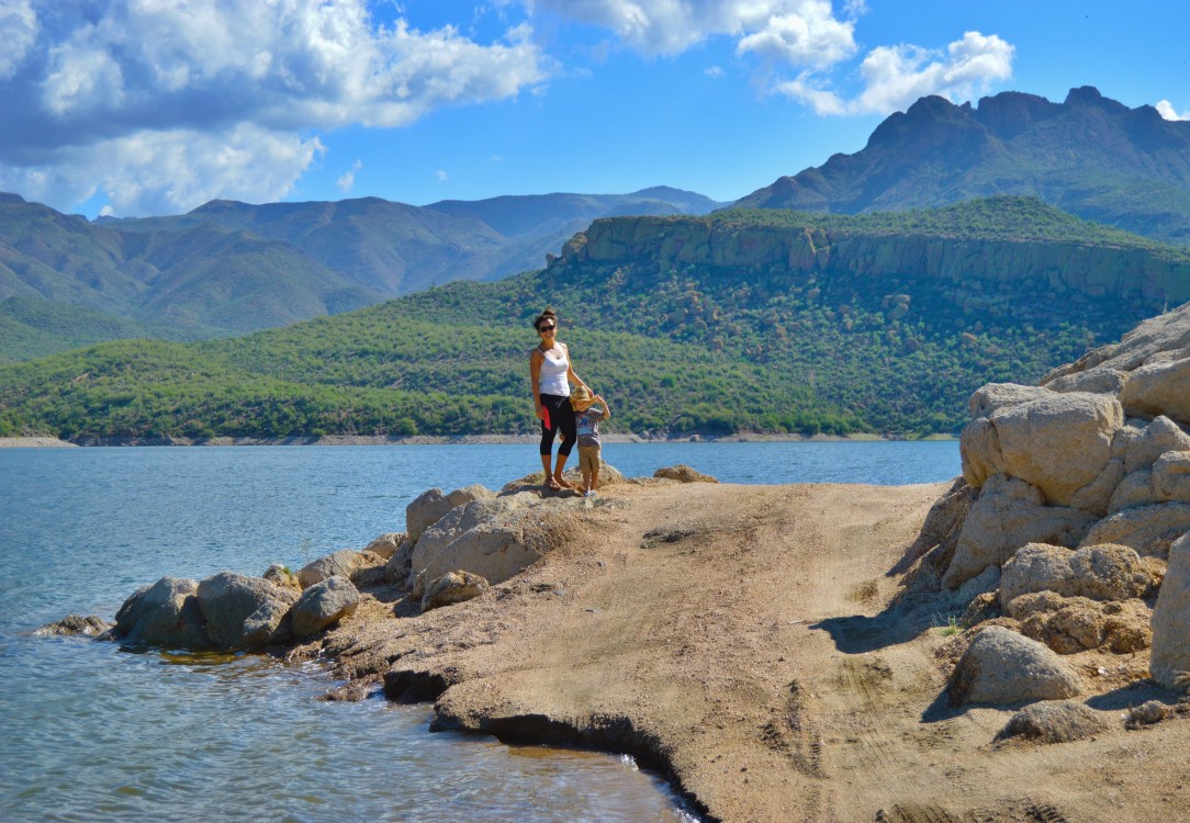 HDRtist HDR - http://www.ohanaware.com/hdrtist/